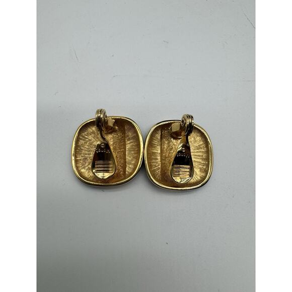 Vintage Luxury Monet Clip On Earrings Black & Gold Tone Designer Jewelry Pair - Picture 2 of 6